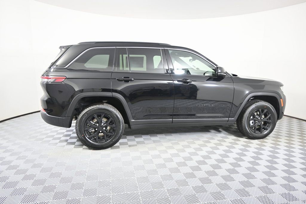 New 2026 Jeep Grand Cherokee Laredo image 7