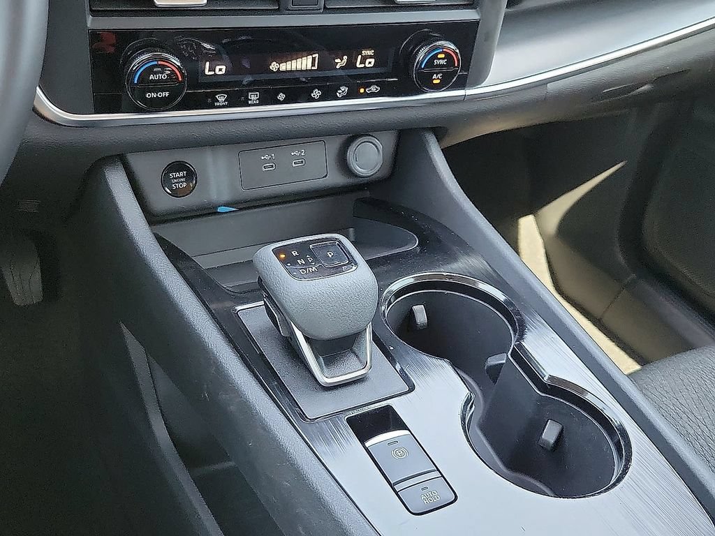 Used 2025 Nissan Rogue SV FWD image 17