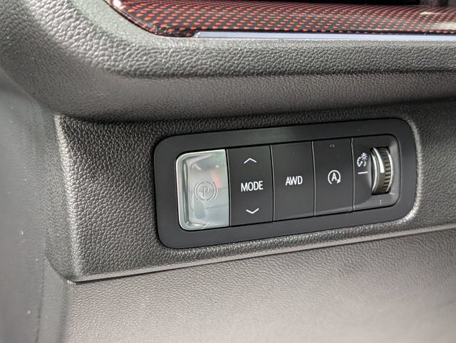 Used 2024 Chevrolet Traverse RS AWD/4WD image 19