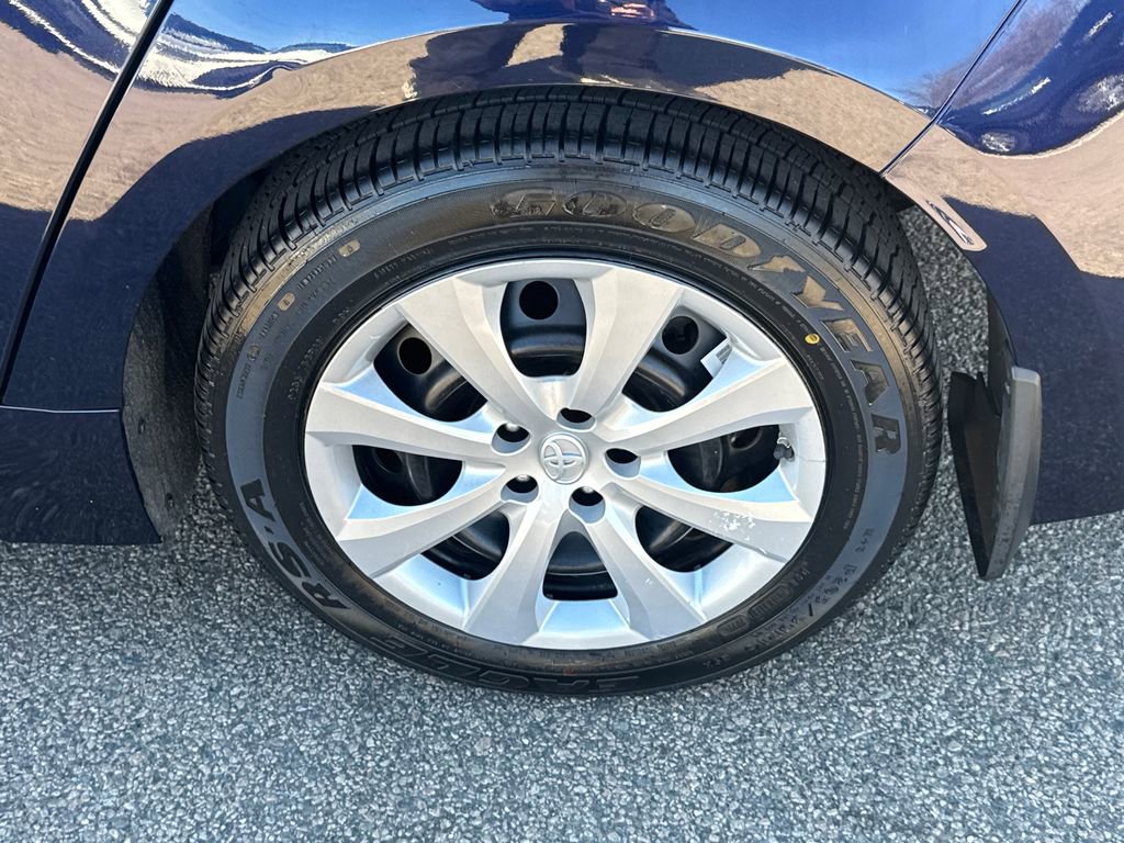 Used 2022 Toyota Corolla LE FWD image 39