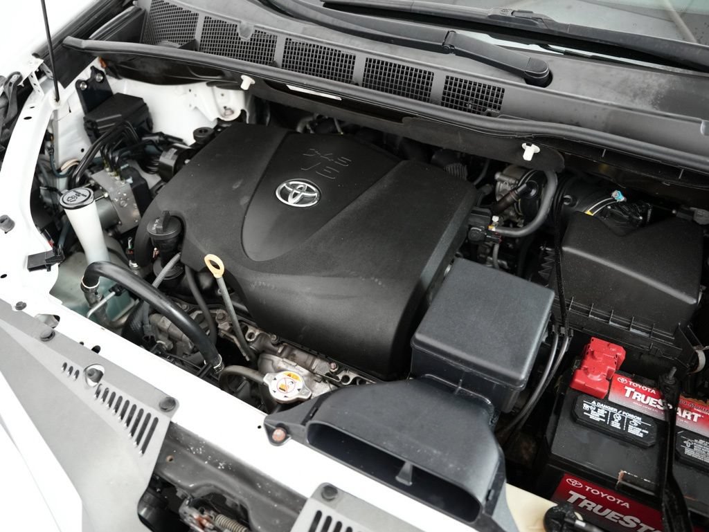 Used 2020 Toyota Sienna XLE w/ XLE Navigation Package FWD image 51