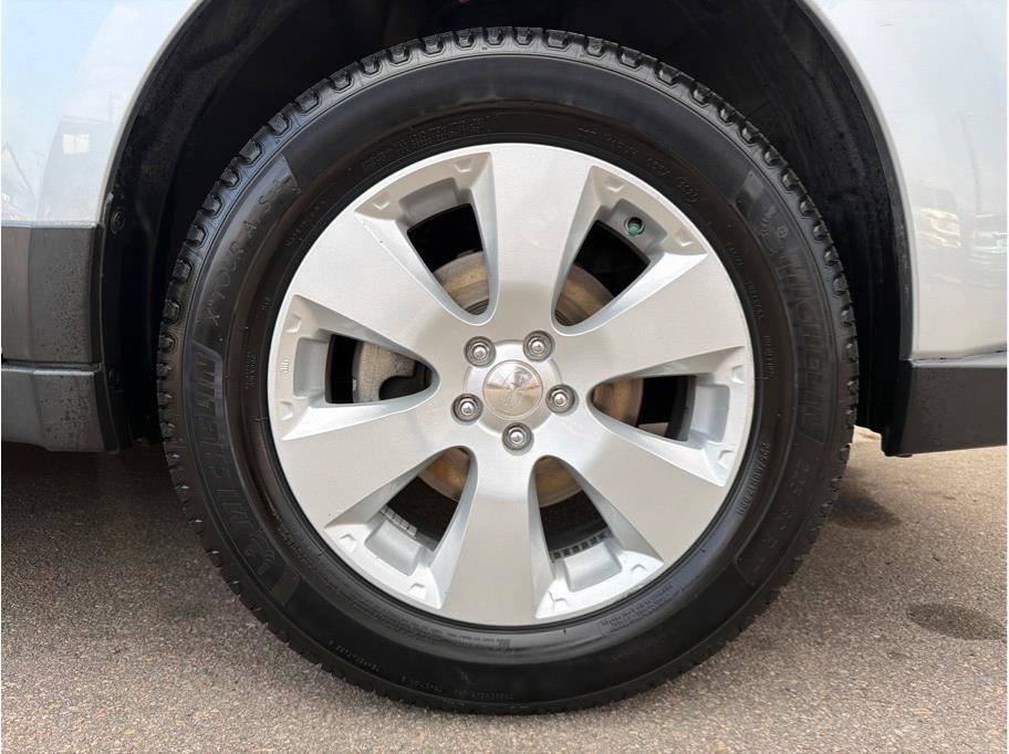 Used 2012 Subaru Outback 2.5i Premium AWD/4WD image 23