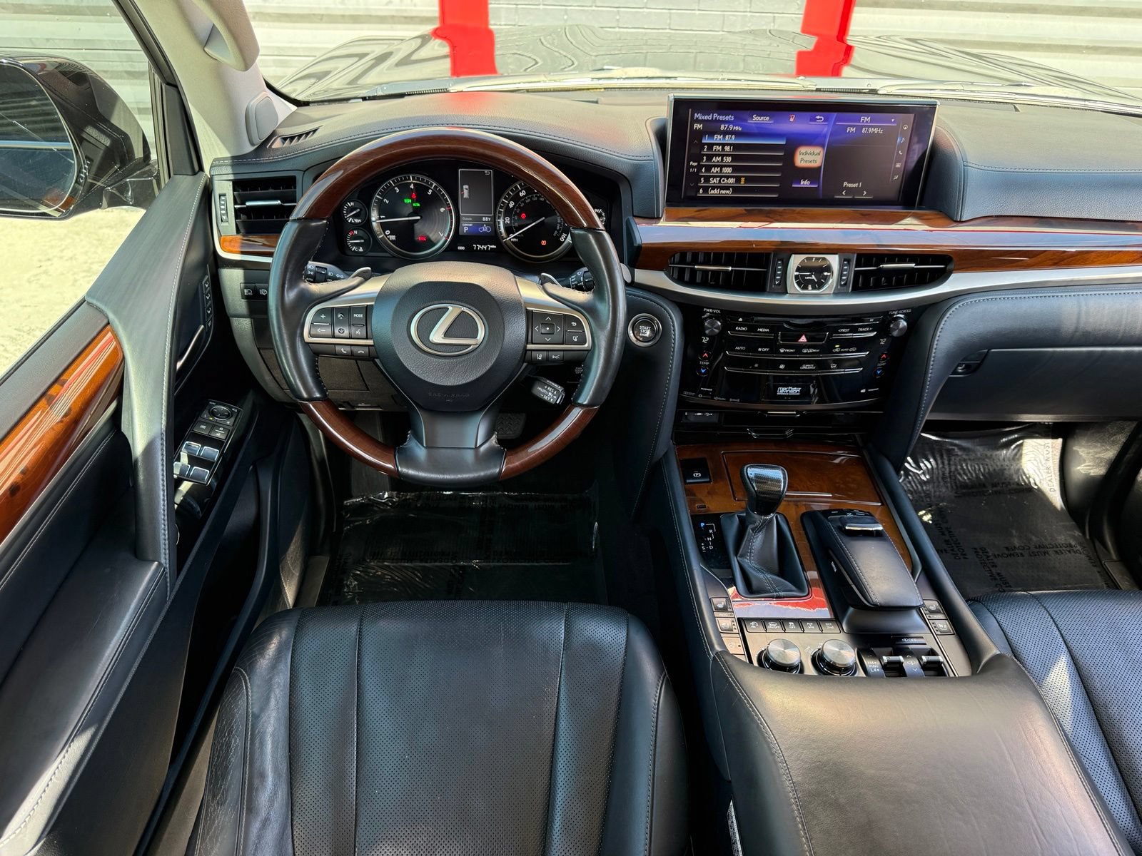 Used 2019 Lexus LX 570 4WD w/ Luxury Package image 35