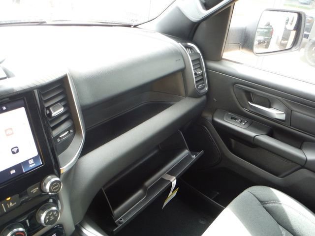New 2026 RAM 1500 Express AWD/4WD image 34