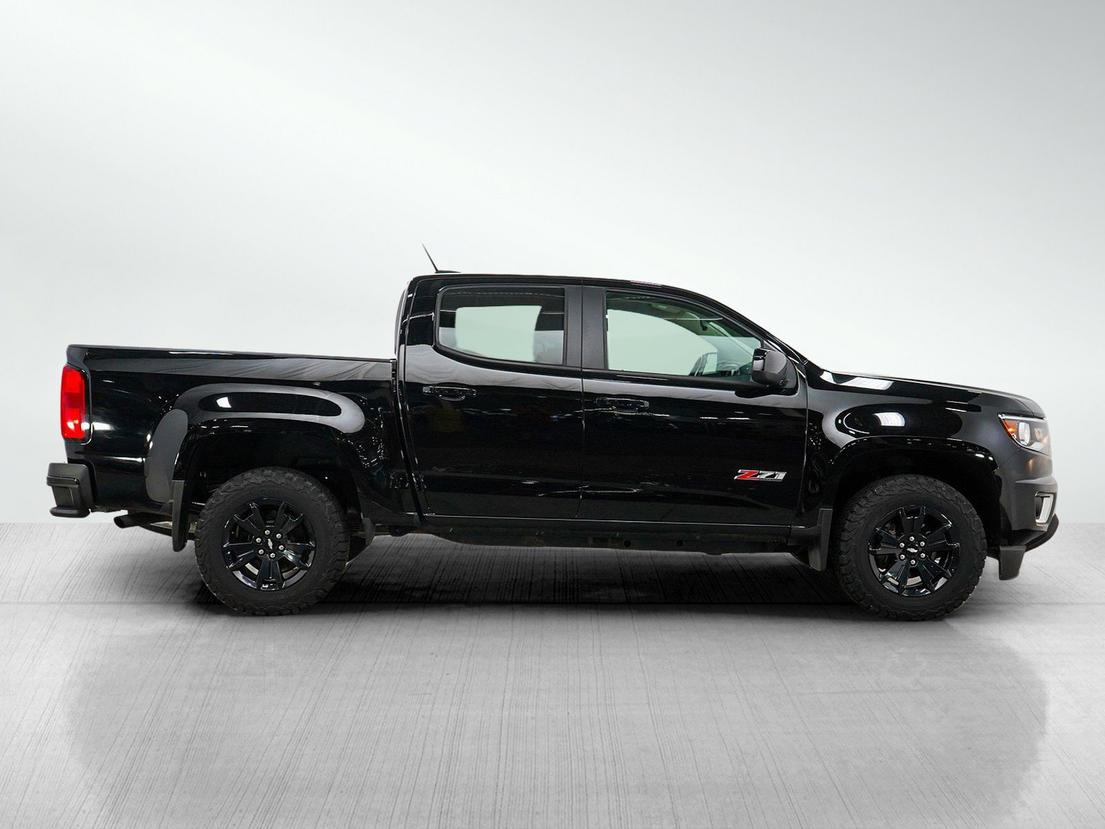 Used 2019 Chevrolet Colorado Z71 w/ Z71 Midnight Edition AWD/4WD image 6