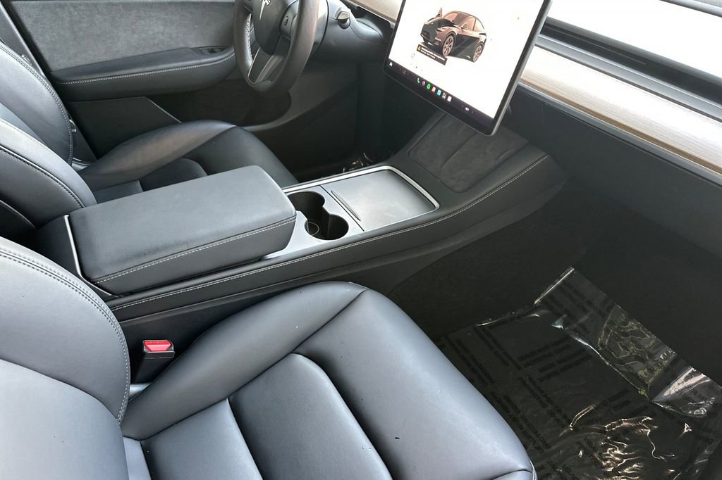 Used 2024 Tesla Model Y Long Range RWD image 16