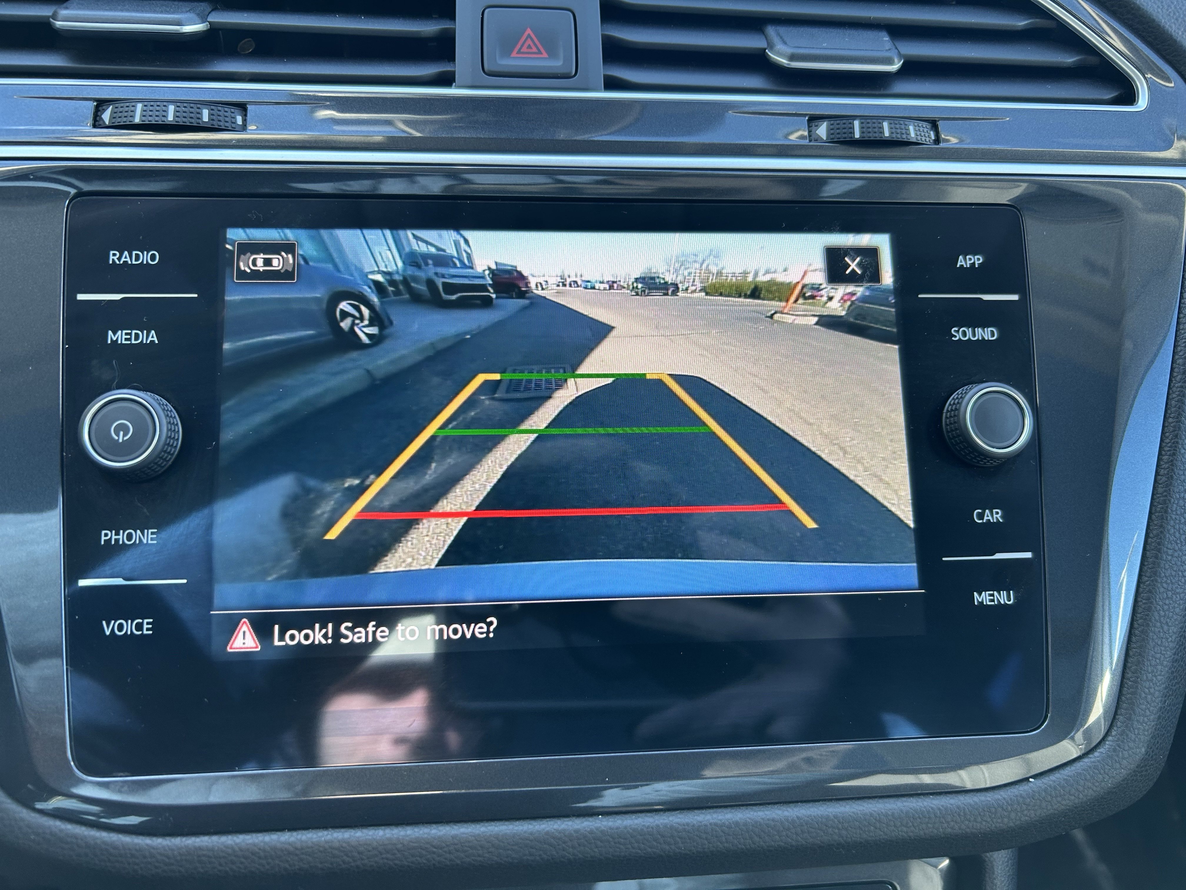 Used 2024 Volkswagen Tiguan SE w/ Panoramic Sunroof Package image 13