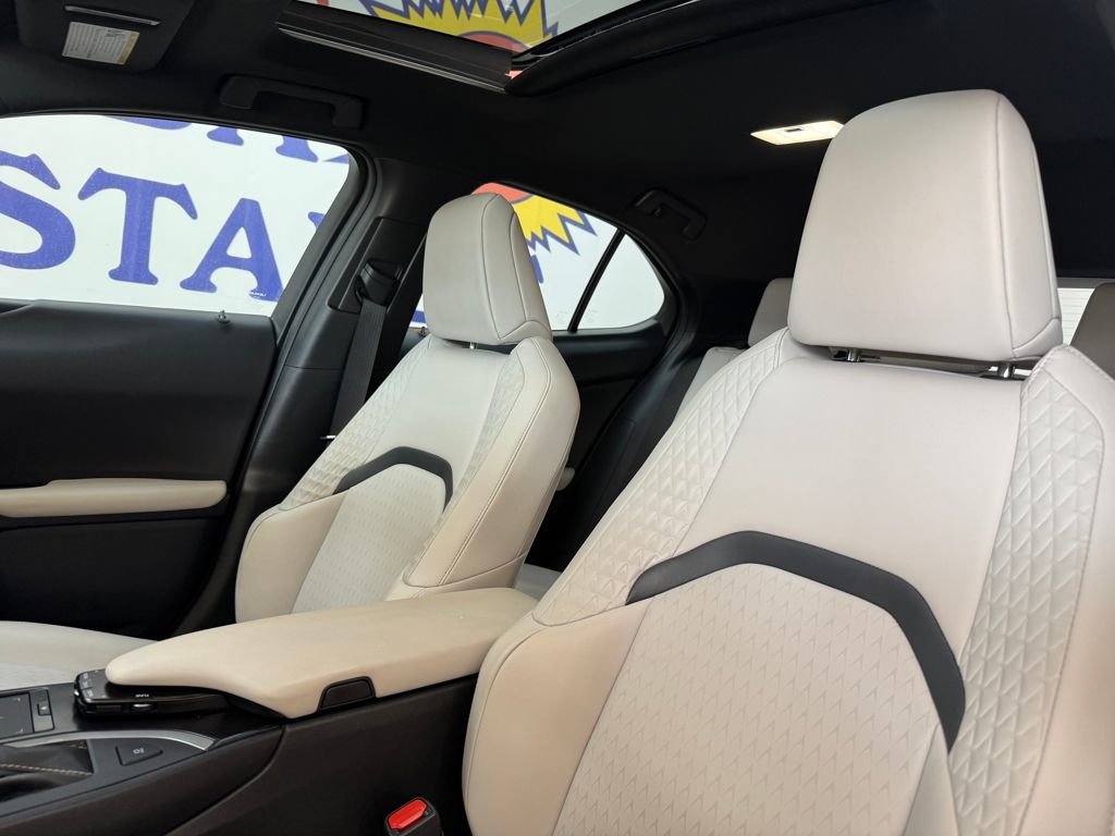 Used 2022 Lexus UX 200 w/ Accessory Package (Z2) image 10