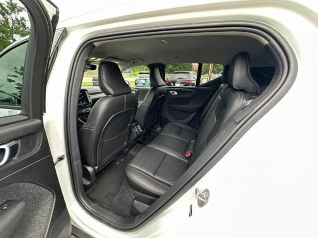 Used 2023 Volvo XC40 B4 Core w/ Convenience Package FWD image 18