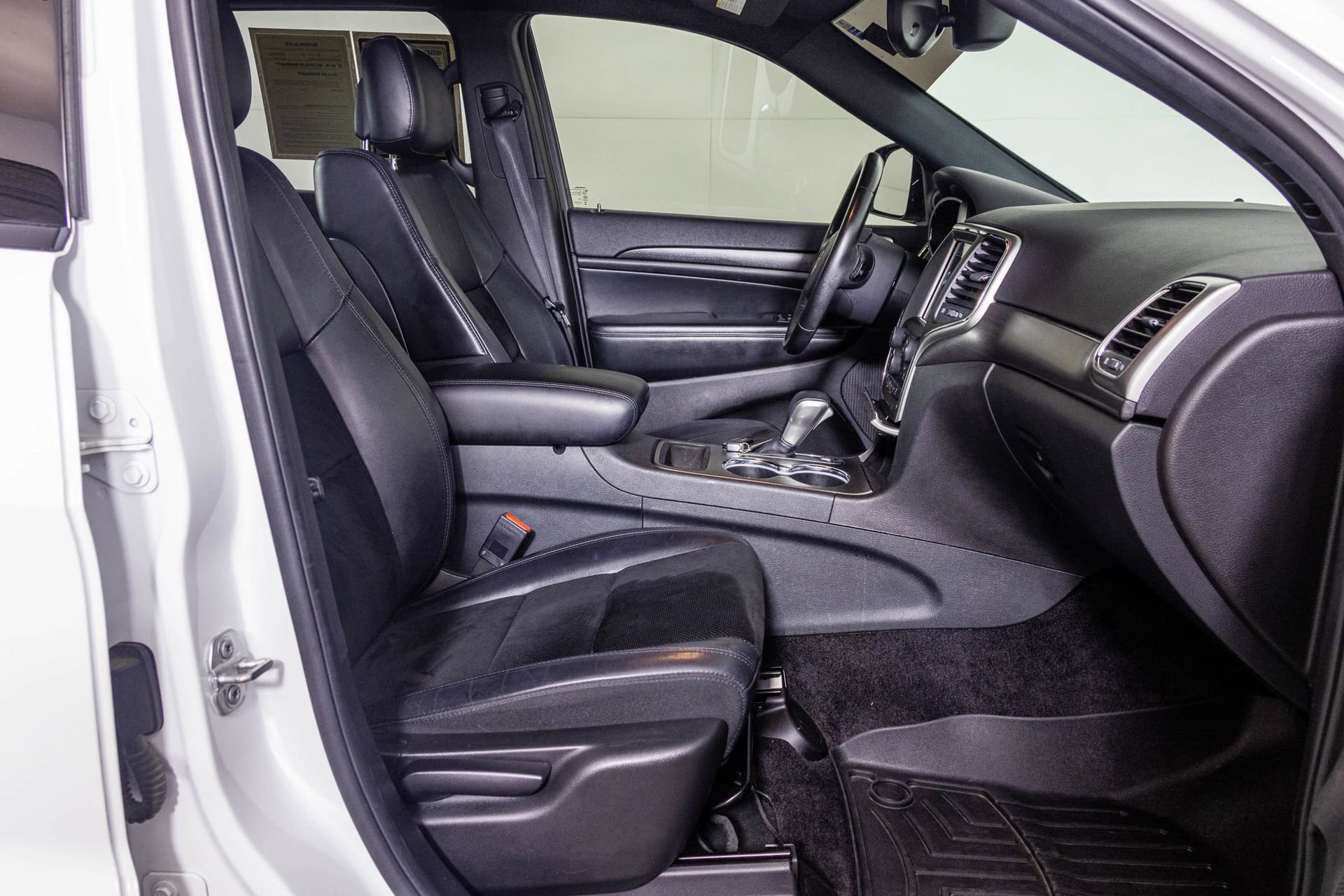 Used 2018 Jeep Grand Cherokee Altitude image 49