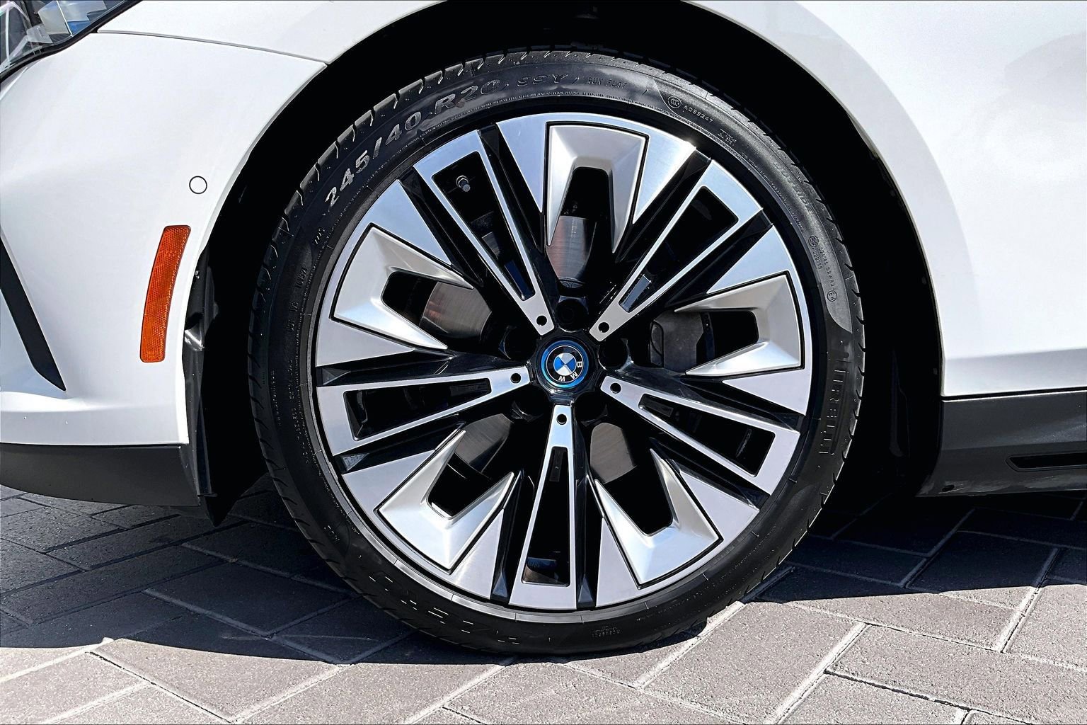 Used 2024 BMW i5 eDrive40i w/ M Sport Package image 9