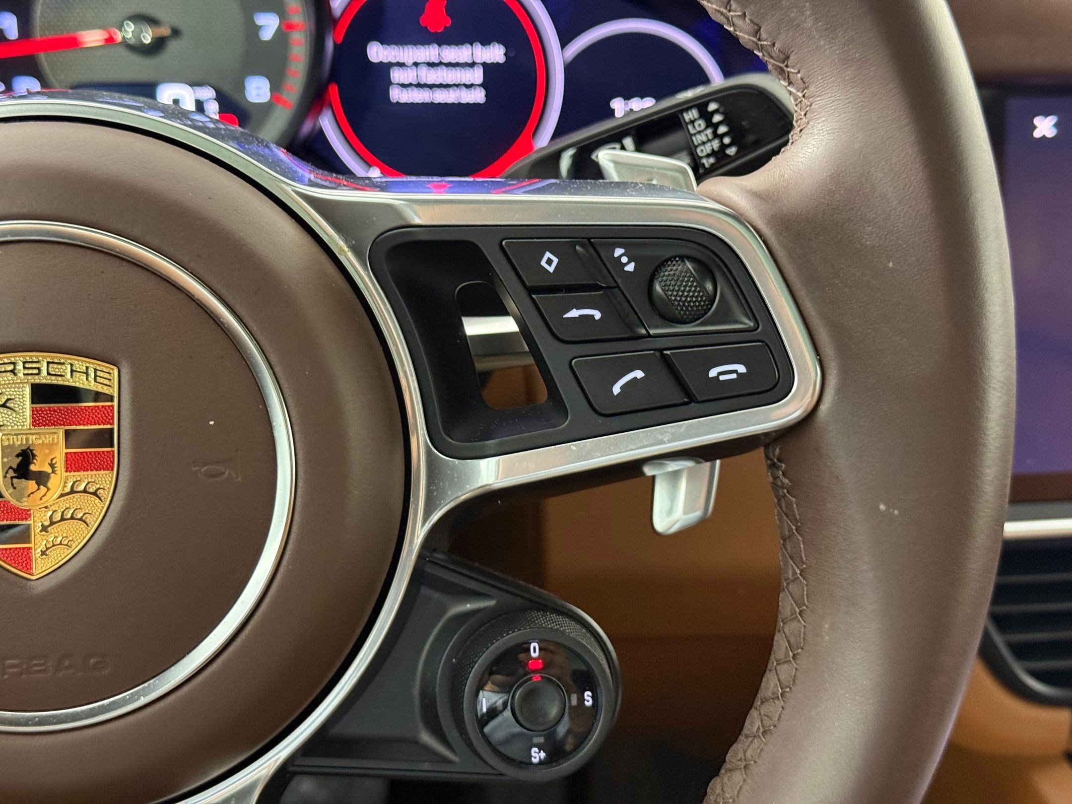 Certified 2023 Porsche Cayenne Platinum Edition image 23