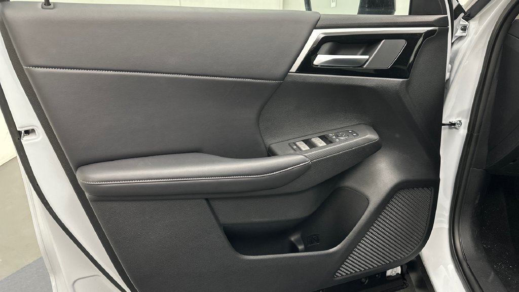 New 2026 Nissan Rogue SL AWD/4WD image 16