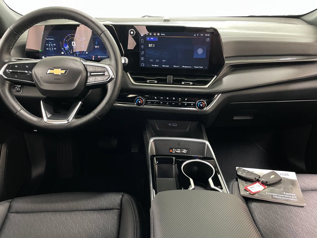Used 2025 Chevrolet Equinox LT w/ Convenience Package II FWD image 2