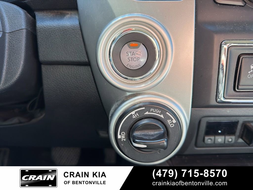 Used 2019 Nissan Titan SV w/ SV Convenience Package image 25