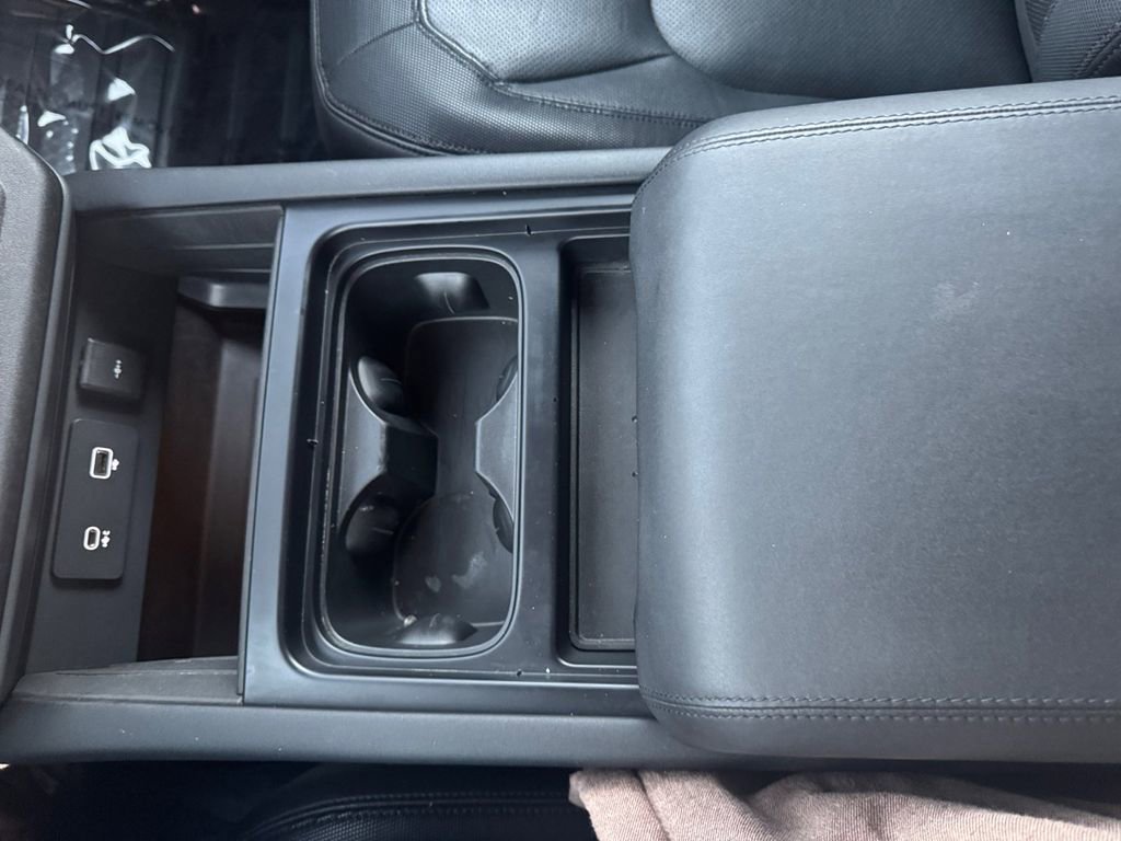 Used 2024 Land Rover Defender 130 X-Dynamic SE image 23