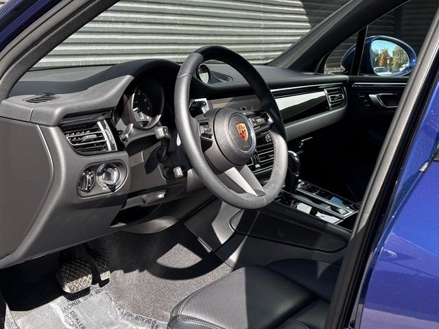 Used 2025 Porsche Macan AWD/4WD image 4