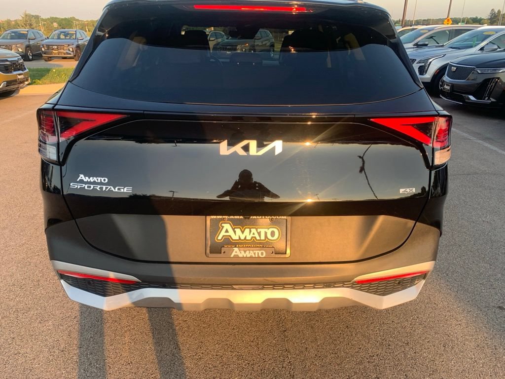 Used 2024 Kia Sportage EX AWD/4WD image 4