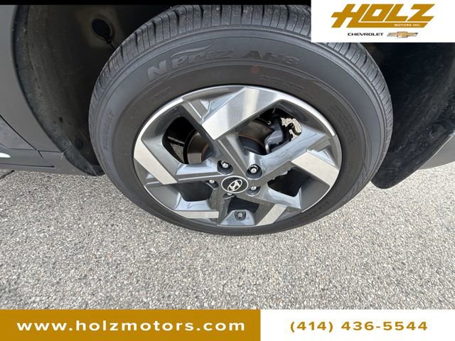 Used 2025 Hyundai Venue Limited image 32