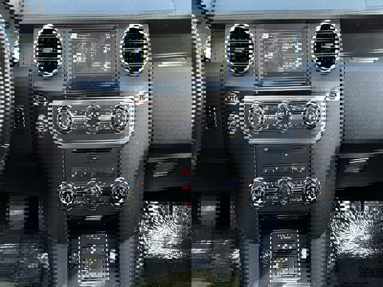 Used 2016 Land Rover LR4 HSE image 15