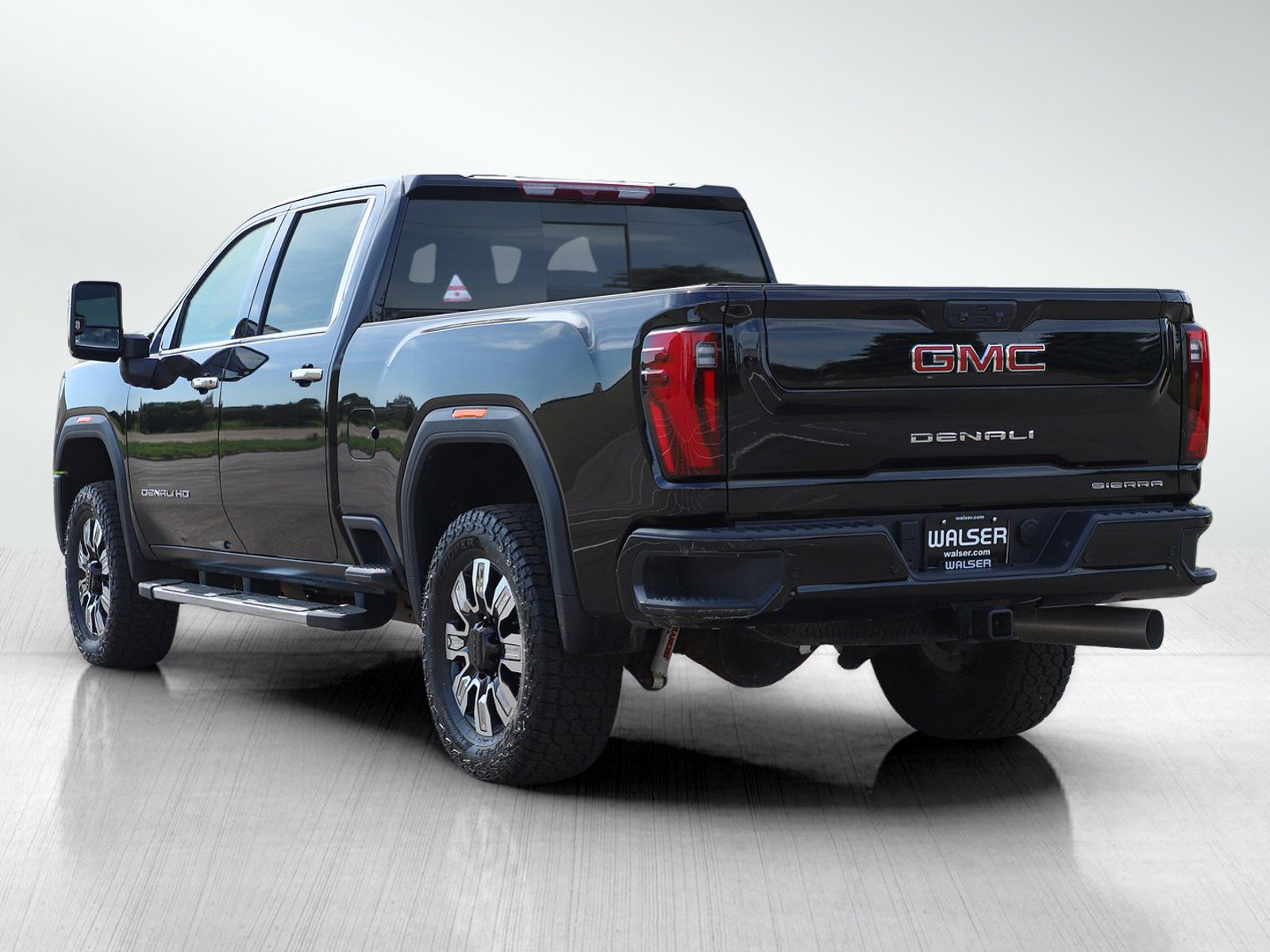 Used 2025 GMC Sierra 2500 Denali AWD/4WD image 4