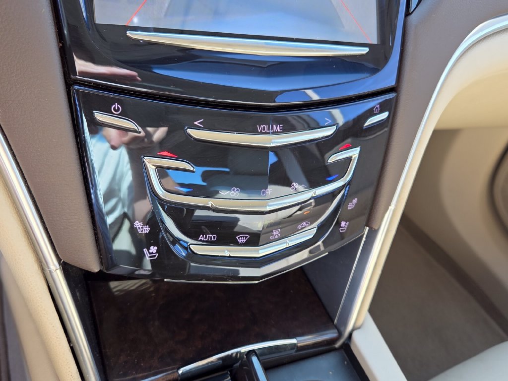 Used 2013 Cadillac XTS Luxury FWD image 21