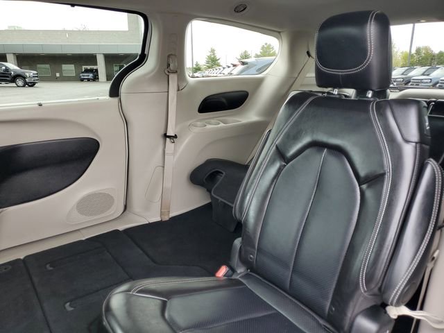 Used 2024 Chrysler Pacifica Touring-L FWD image 32