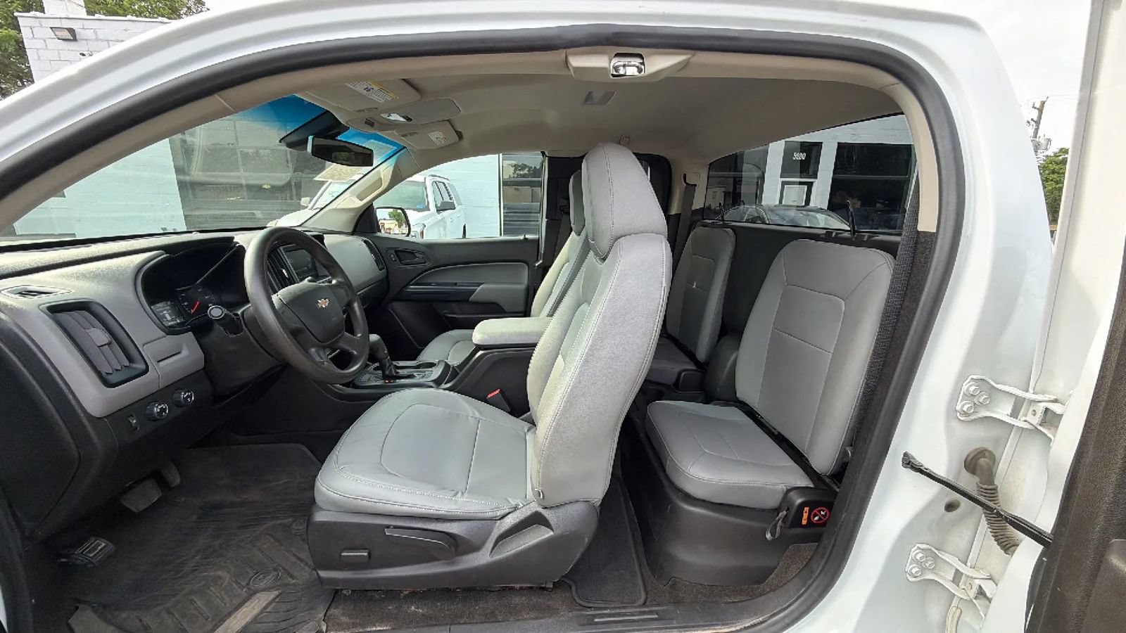 Used 2018 Chevrolet Colorado W/T AWD/4WD image 32