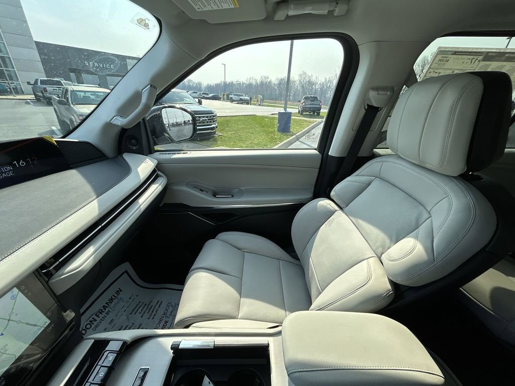 New 2026 Lincoln Navigator L Reserve AWD/4WD image 13