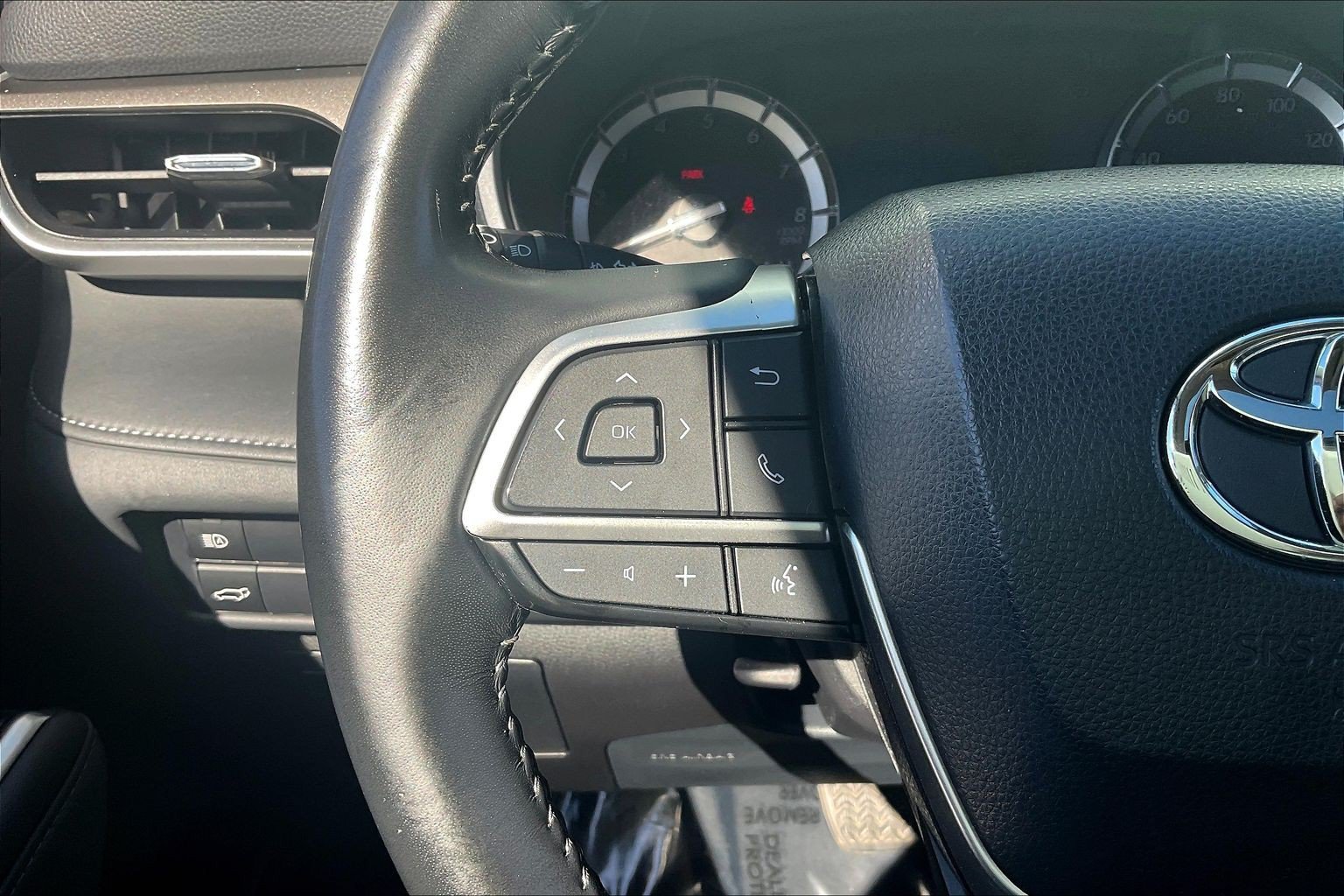 Used 2022 Toyota Highlander XLE FWD image 19