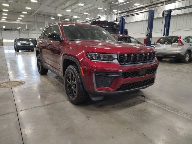 New 2026 Jeep Grand Cherokee Laredo image 2