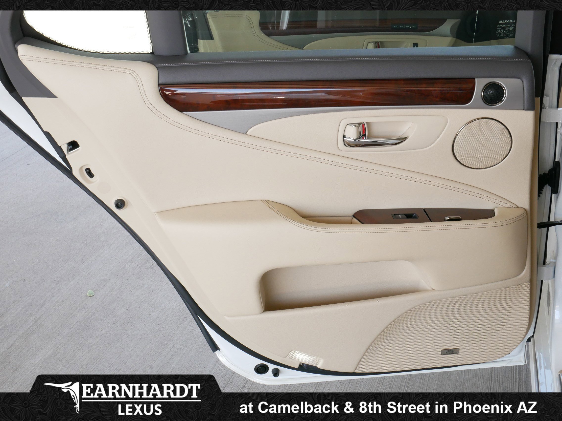Used 2013 Lexus LS 460 w/ Comfort Pkg RWD image 24