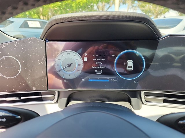 New 2025 Hyundai Elantra Limited image 26