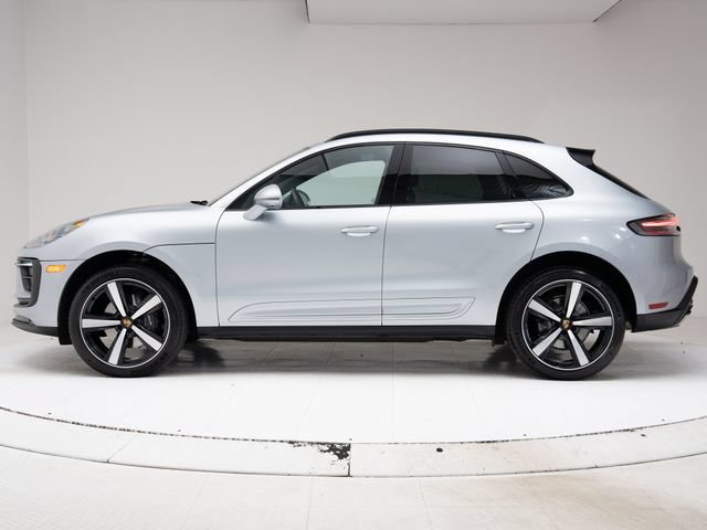 Certified 2026 Porsche Macan AWD/4WD image 8