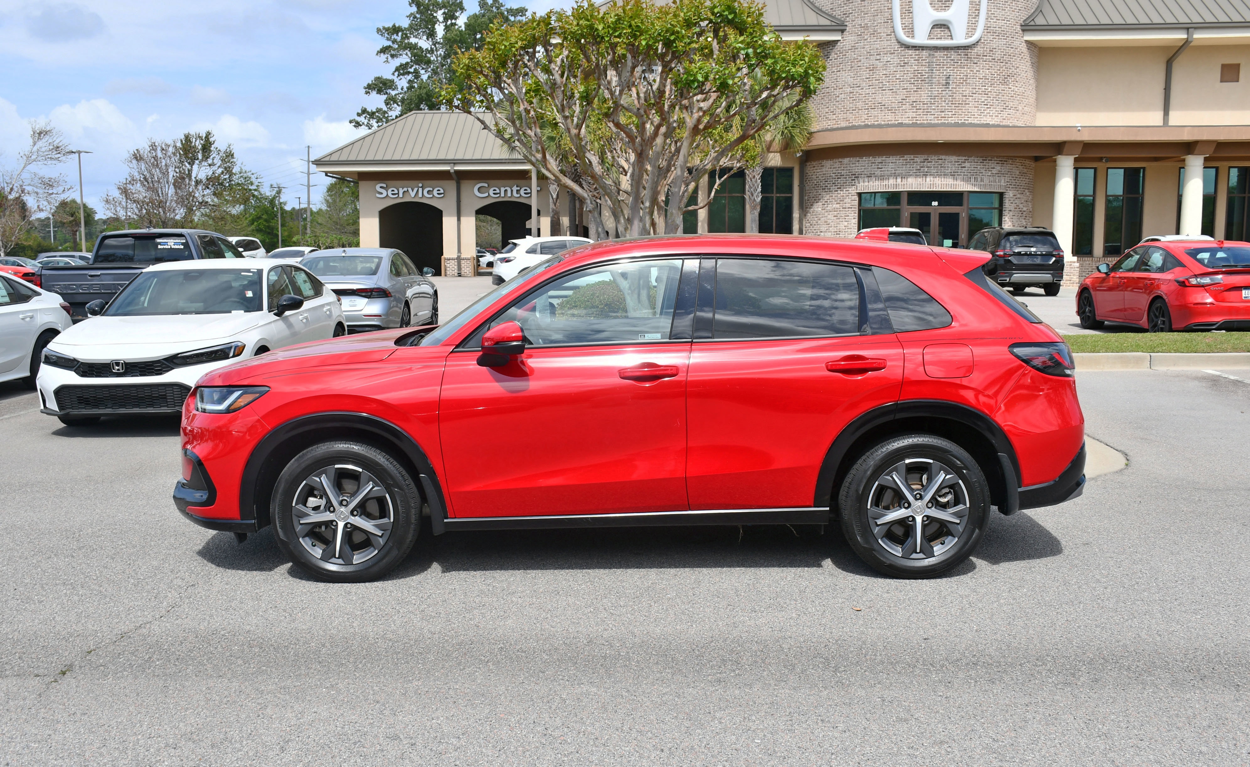 Used 2024 Honda HR-V EX-L image 2