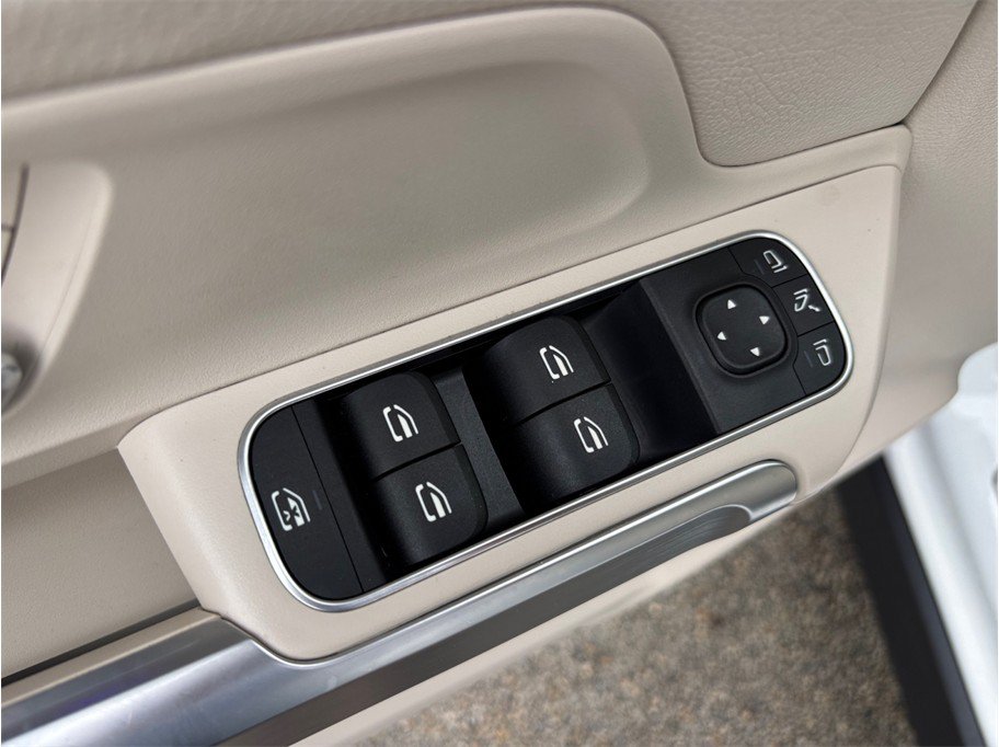 Used 2022 Mercedes-Benz GLB 250 image 23