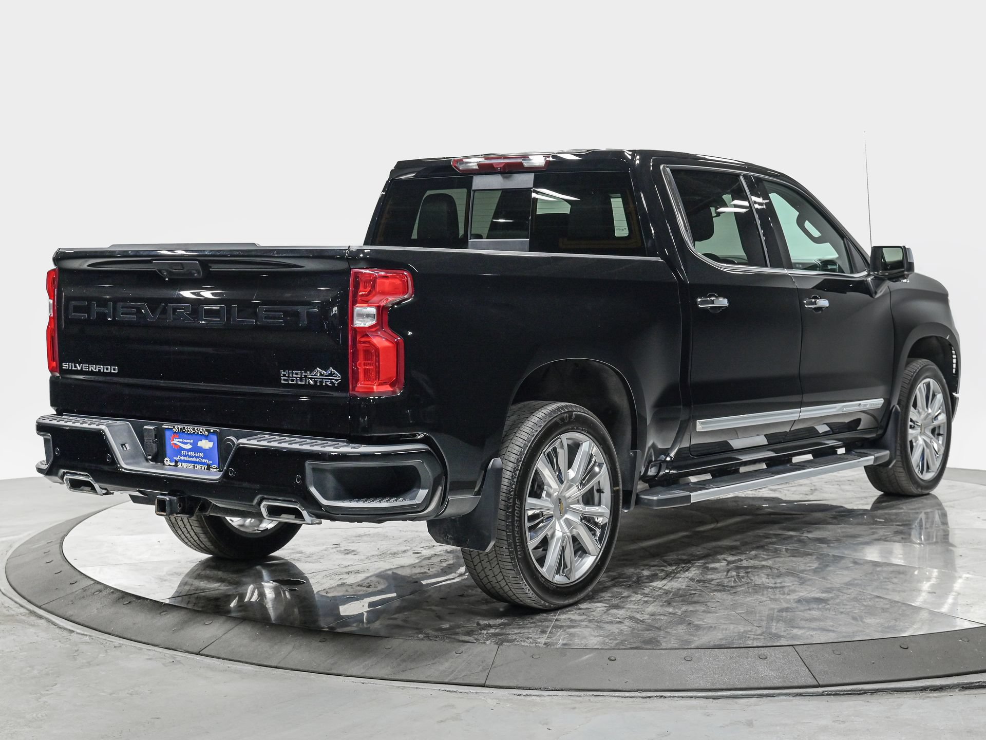 Used 2025 Chevrolet Silverado 1500 High Country w/ High Country Premium Package AWD/4WD image 7