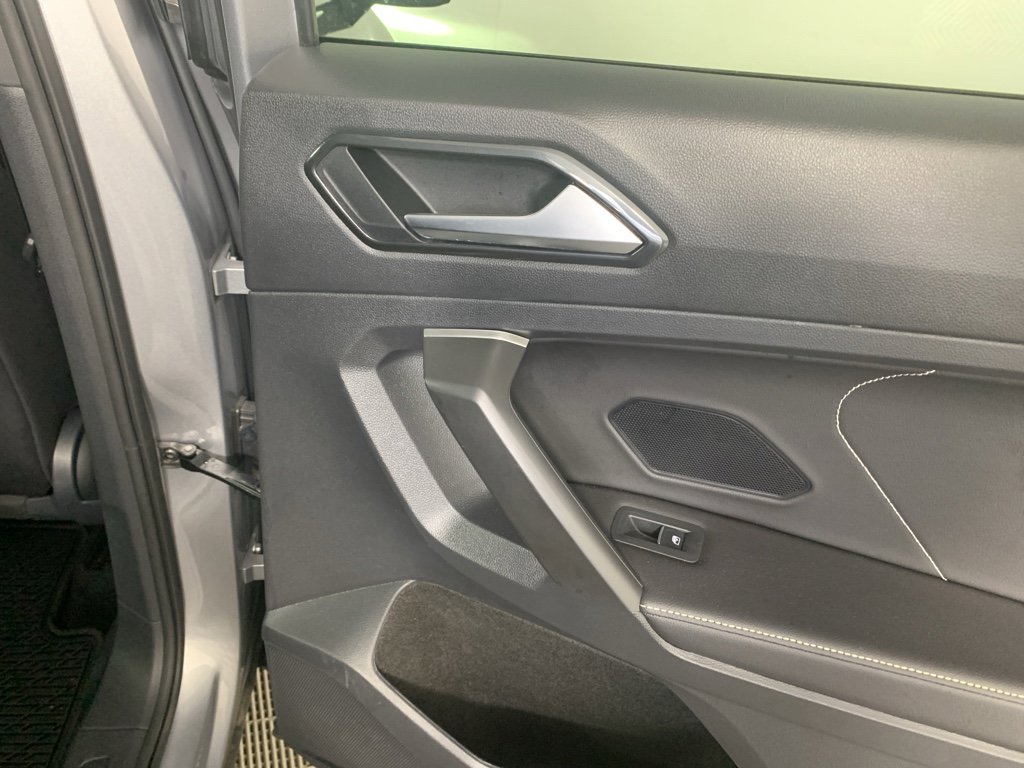 Used 2024 Volkswagen Tiguan SE R-Line image 41