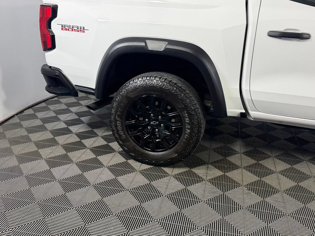 Used 2024 Chevrolet Colorado Trail Boss w/ Advanced Trailering Package AWD/4WD image 12