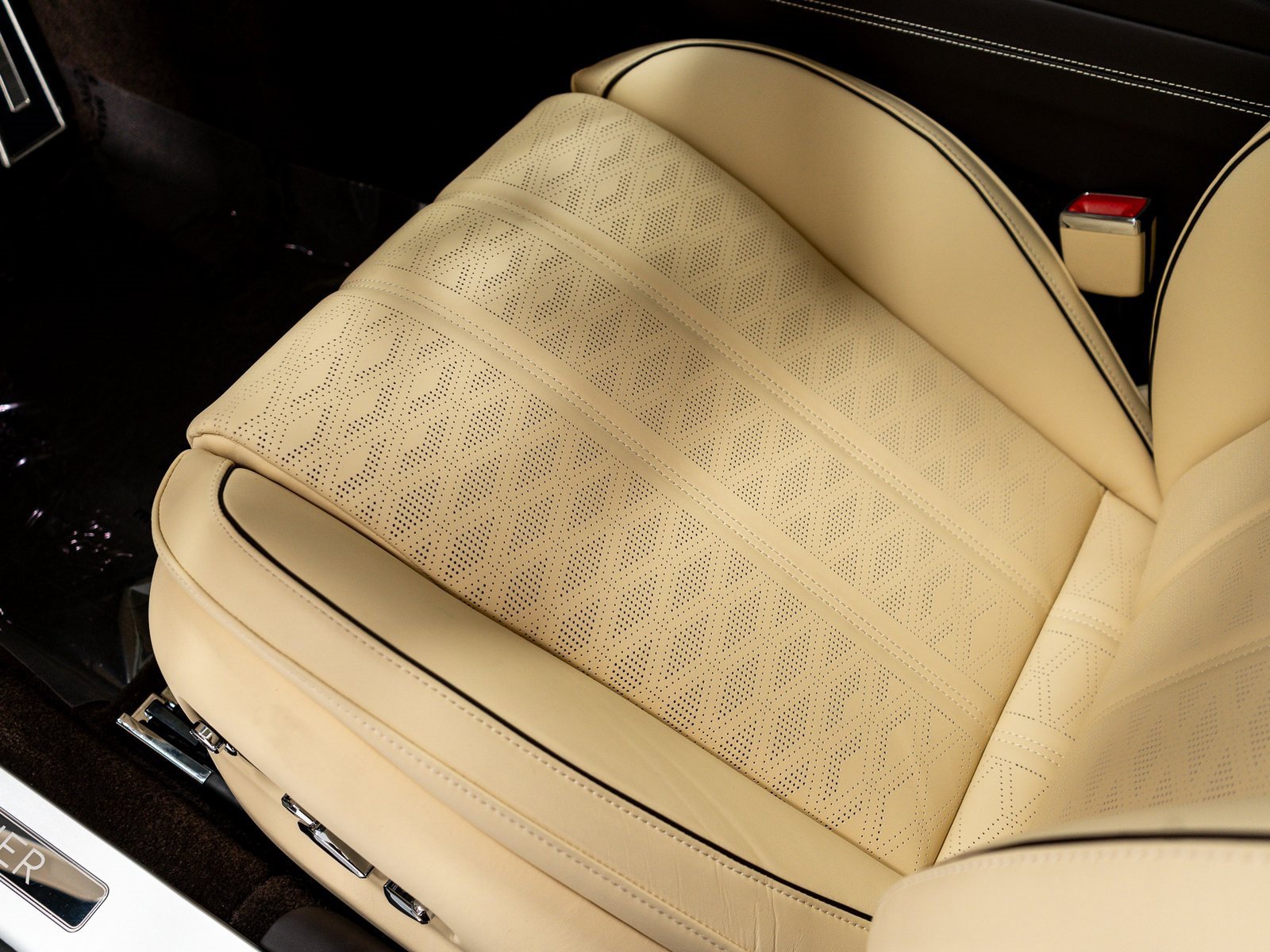 New 2025 Bentley Flying Spur Plug-In Hybrid image 40