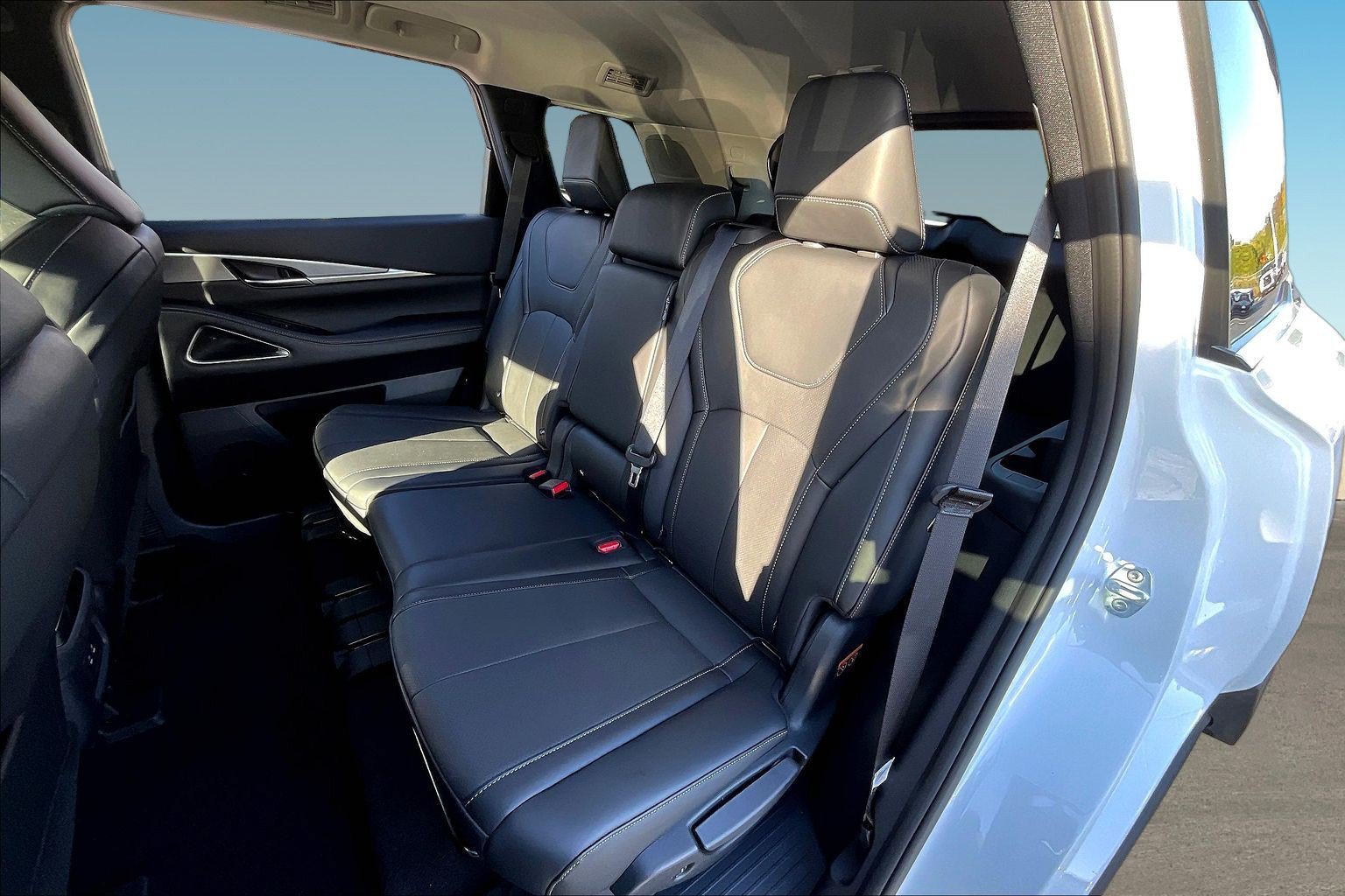 Certified 2027 INFINITI QX60 Luxe w/ Cargo Package AWD/4WD image 21