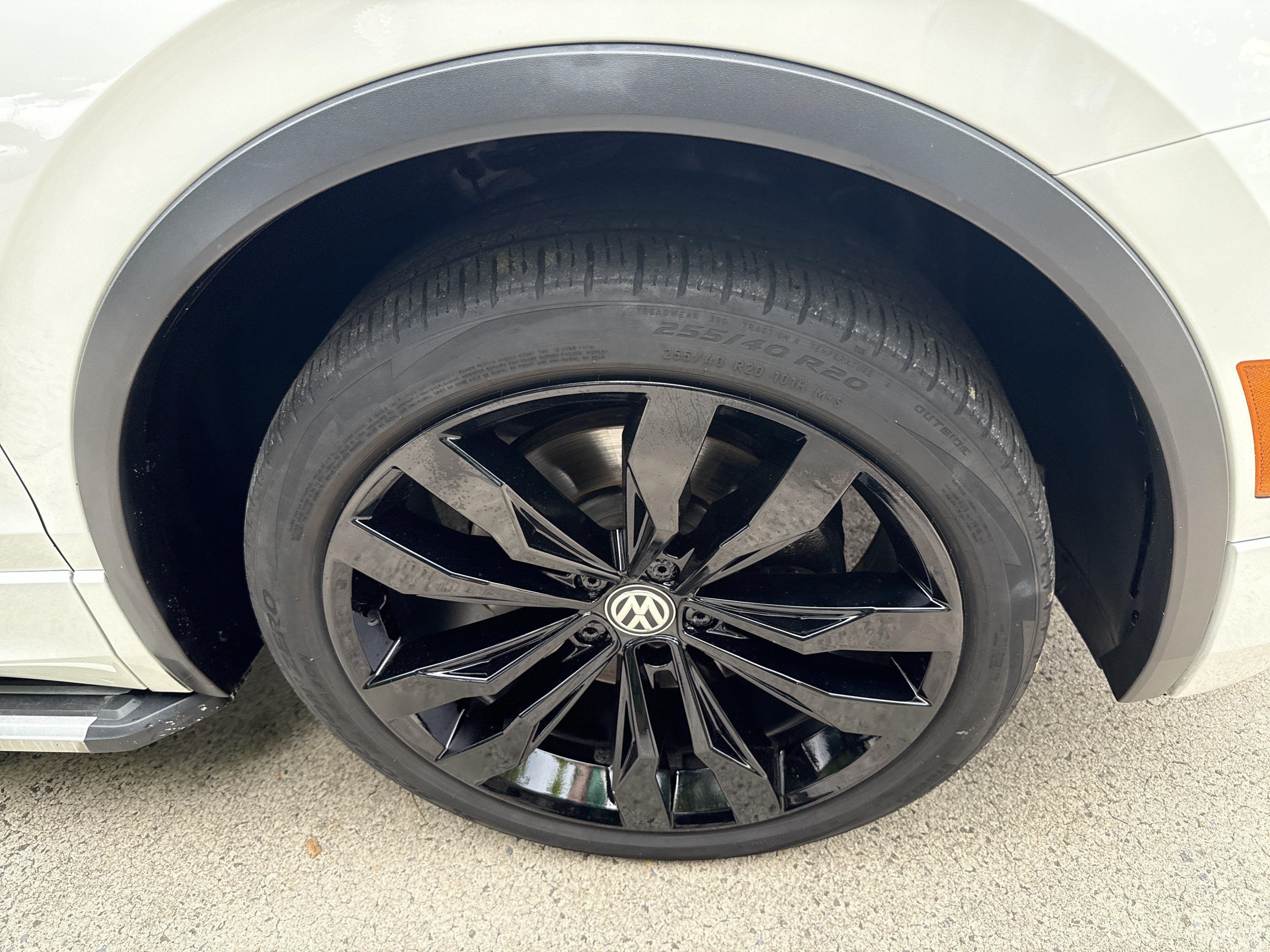 Used 2020 Volkswagen Tiguan SE R-Line FWD image 12