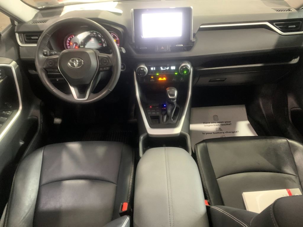 Used 2023 Toyota RAV4 XLE Premium image 17