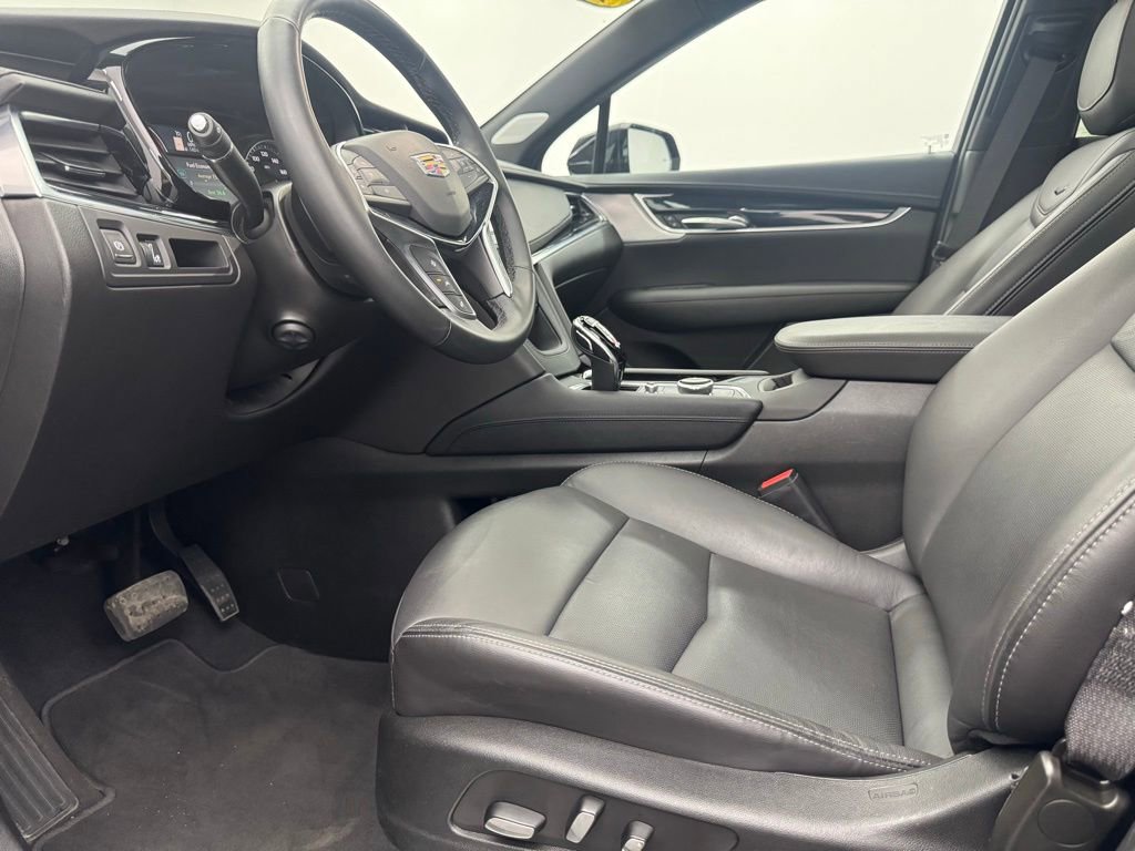 Used 2025 Cadillac XT5 Premium Luxury AWD/4WD image 17