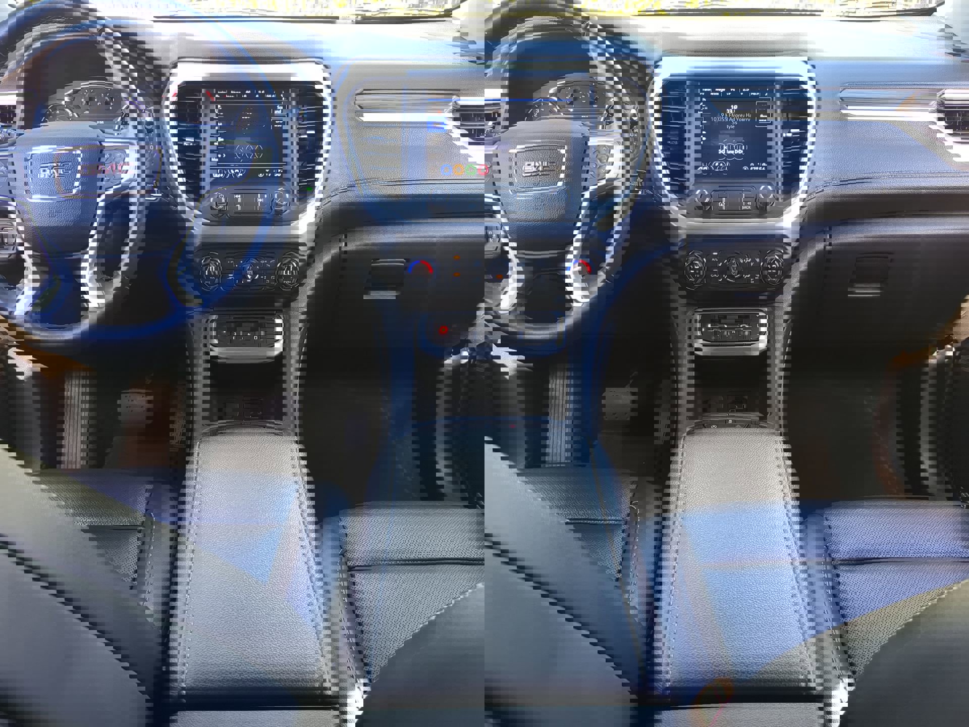 Used 2023 GMC Acadia SLT image 16