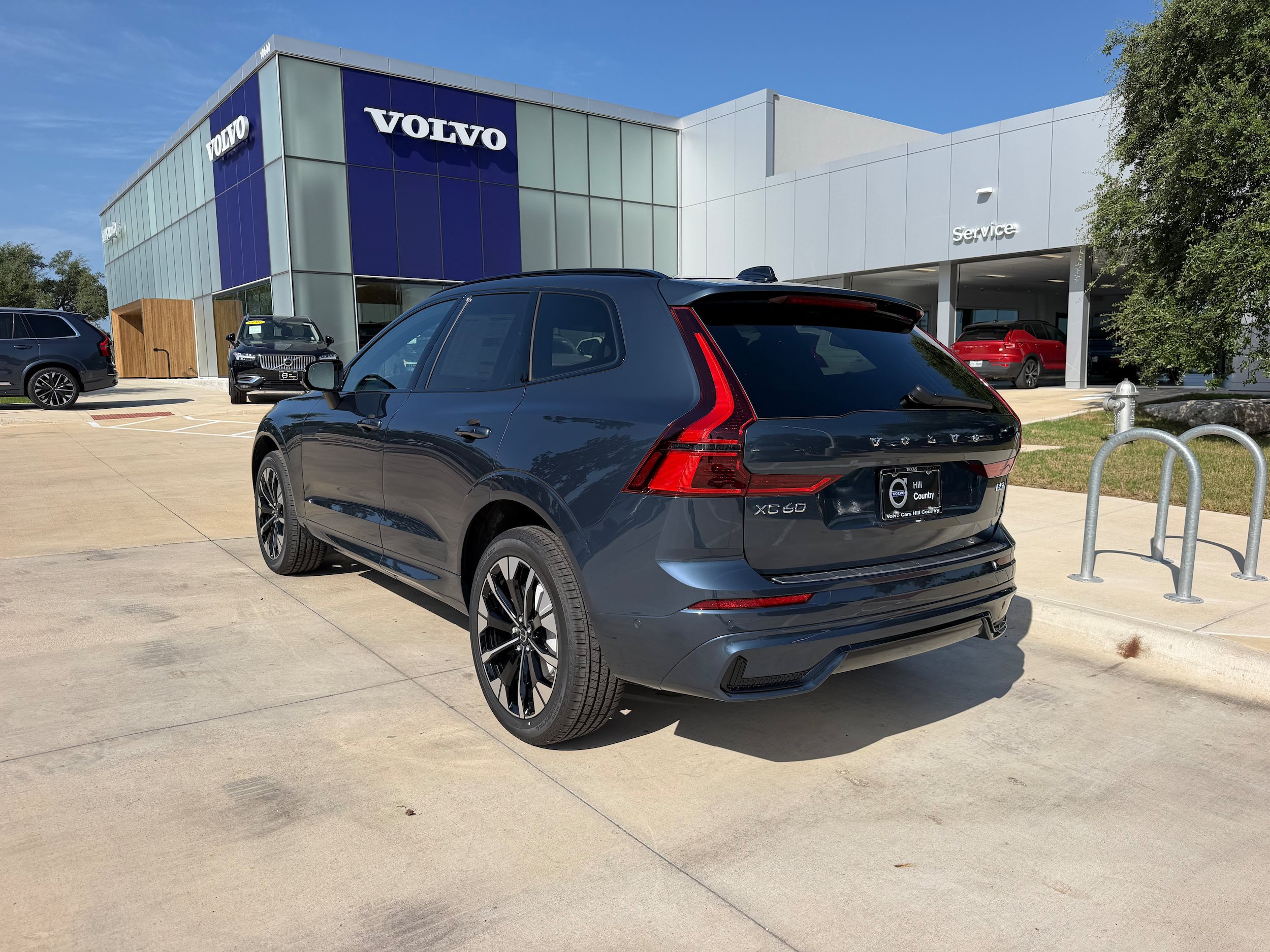 New 2026 Volvo XC60 B5 Plus w/ Protection Package Premier AWD/4WD image 4