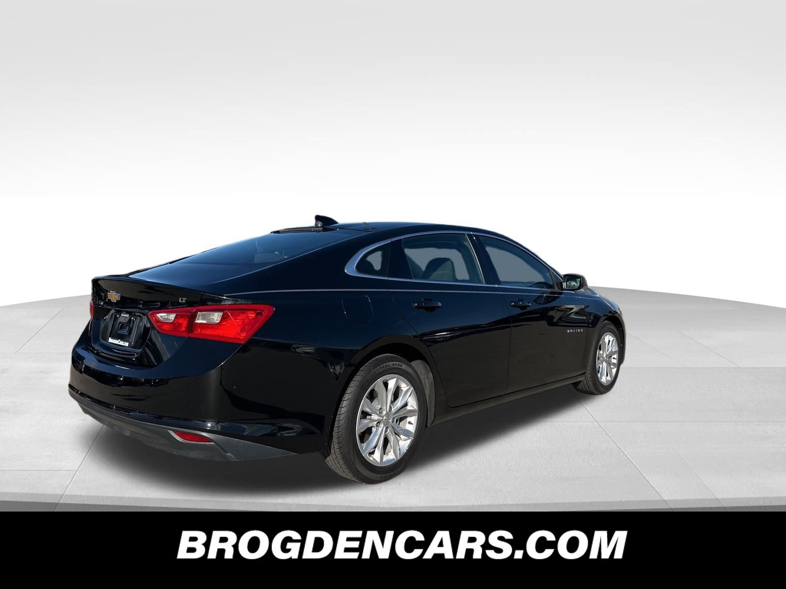 Used 2023 Chevrolet Malibu LT image 3