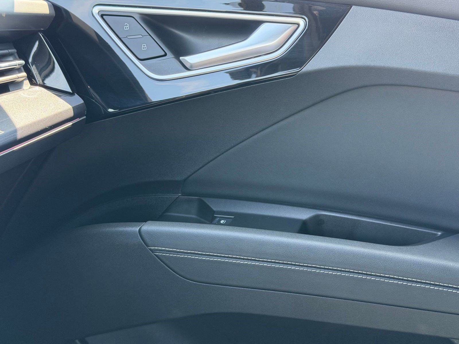 Used 2023 Audi Q4 e-tron Prestige w/ Black Optic Package image 26