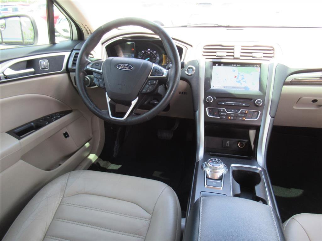 Used 2018 Ford Fusion SE w/ Equipment Group 602A FWD image 12