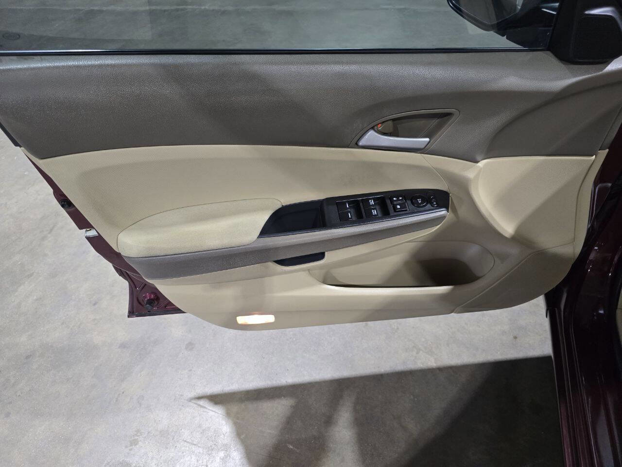 Used 2009 Honda Accord LX-P image 24